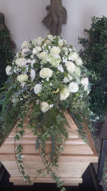 Sargbukett weiß grün