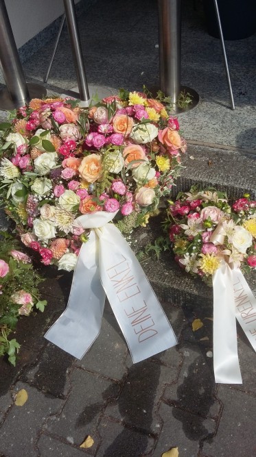 Trauerbeigaben Herzen pastell