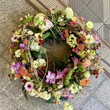 Urnenkranz wießig bunt