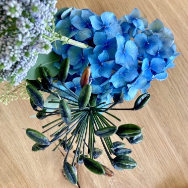 Tischdekoration in Corporate Design Farben